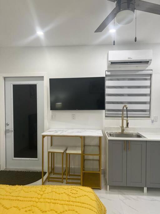 Stunning Deluxe Studio Hialeah Luaran gambar